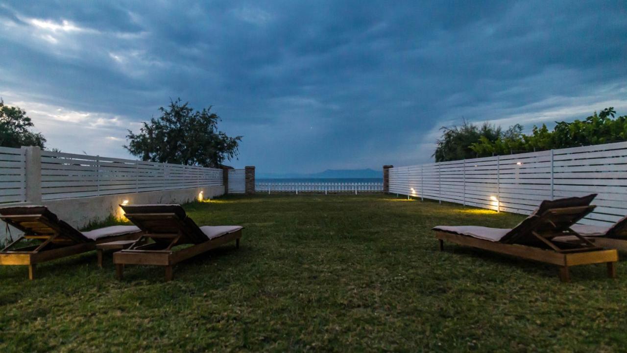 Terracotta Beach House Lefkimi Extérieur photo